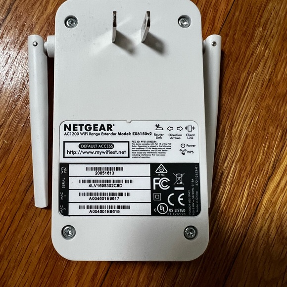 Netgear WiFi Extender in White - Picture 5 of 6